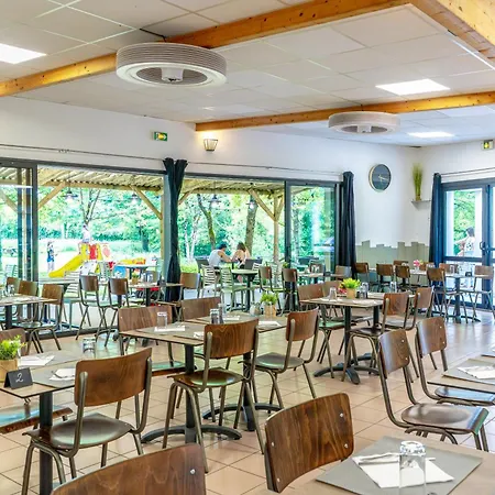 캠프장 Capfun La Breteche 4*