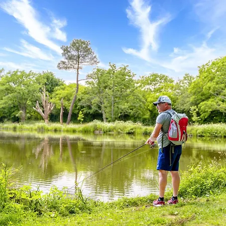 캠프장 Capfun La Breteche 4*